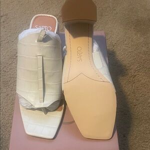 SARTO By Franco Sarto Cream Croc-Pattern Sandals